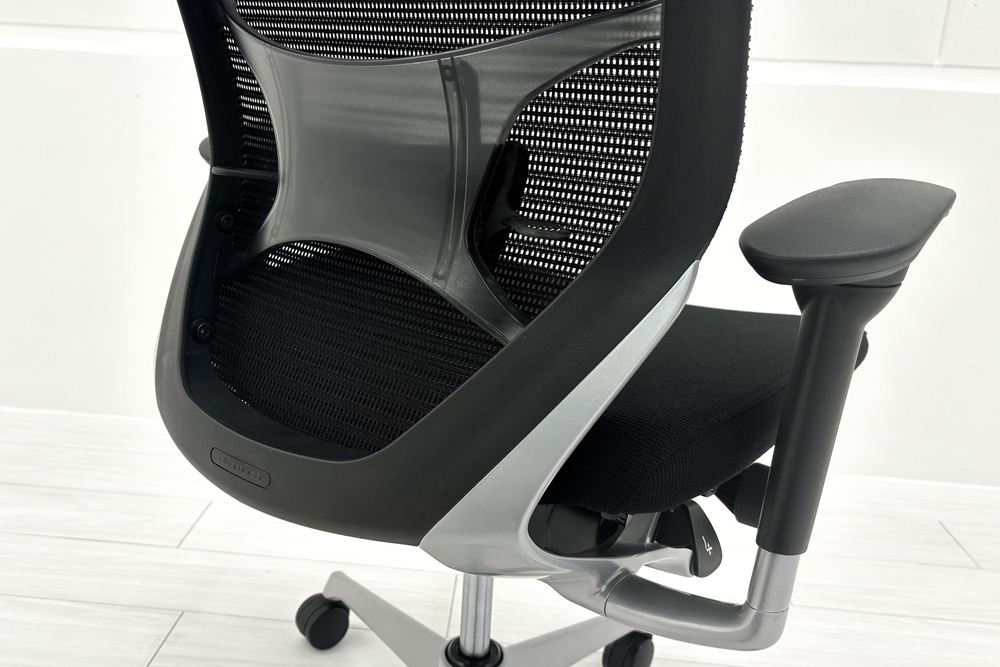 バロンチェア 中古 オカムラ Baron ブラック 可動肘 ハイバック 中古オフィス家具 座クッション 中古オフィスチェア 事務椅子の画像