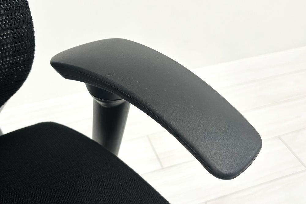 バロンチェア 中古 オカムラ Baron ブラック 可動肘 ハイバック 中古オフィス家具 座クッション 中古オフィスチェア 事務椅子の画像