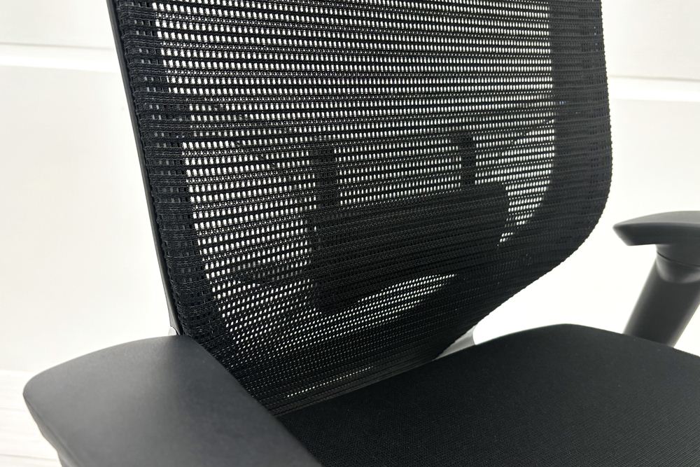 バロンチェア 中古 オカムラ Baron ブラック 可動肘 ハイバック 中古オフィス家具 座クッション 中古オフィスチェア 事務椅子の画像