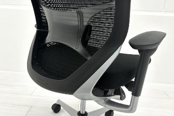 バロンチェア 中古 オカムラ Baron ブラック 可動肘 ハイバック 中古オフィス家具 座クッション 中古オフィスチェア 事務椅子の画像