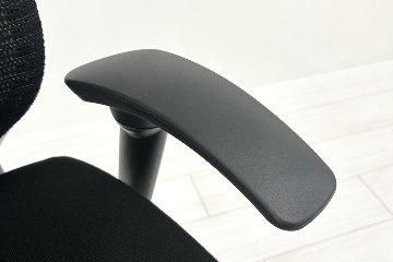 バロンチェア 中古 オカムラ Baron ブラック 可動肘 ハイバック 中古オフィス家具 座クッション 中古オフィスチェア 事務椅子の画像