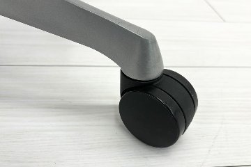 バロンチェア 中古 オカムラ Baron ブラック 可動肘 ハイバック 中古オフィス家具 座クッション 中古オフィスチェア 事務椅子の画像