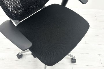 バロンチェア 中古 オカムラ Baron ブラック 可動肘 ハイバック 中古オフィス家具 座クッション 中古オフィスチェア 事務椅子の画像