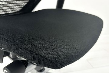 バロンチェア 中古 オカムラ Baron ブラック 可動肘 ハイバック 中古オフィス家具 座クッション 中古オフィスチェア 事務椅子の画像