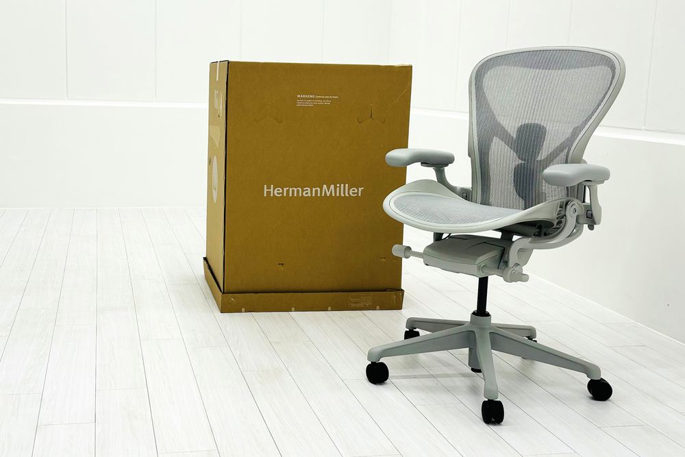 【未開封未使用品】 ハーマンミラー アーロンチェア リマスタード Bサイズ フル装備 中古 Herman Miller Aeron Chair Remastered 中古オフィス家具 ミネラルの画像