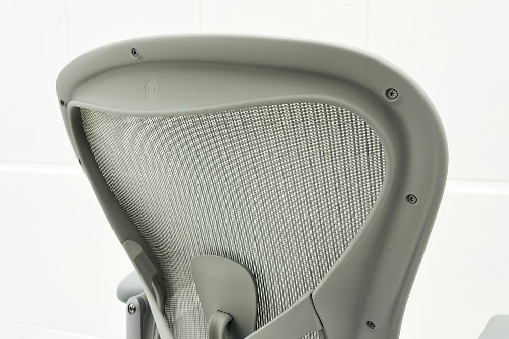【未開封未使用品】 ハーマンミラー アーロンチェア リマスタード Bサイズ フル装備 中古 Herman Miller Aeron Chair Remastered 中古オフィス家具 ミネラルの画像