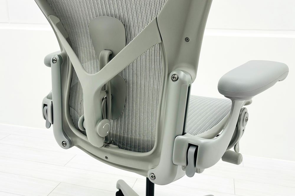 【未開封未使用品】 ハーマンミラー アーロンチェア リマスタード Bサイズ フル装備 中古 Herman Miller Aeron Chair Remastered 中古オフィス家具 ミネラルの画像