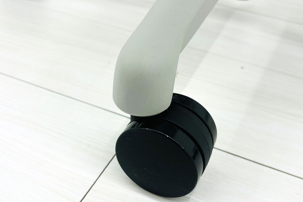 【未開封未使用品】 ハーマンミラー アーロンチェア リマスタード Bサイズ フル装備 中古 Herman Miller Aeron Chair Remastered 中古オフィス家具 ミネラルの画像