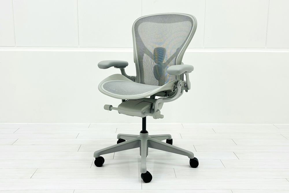 【未開封未使用品】 ハーマンミラー アーロンチェア リマスタード Bサイズ フル装備 中古 Herman Miller Aeron Chair Remastered 中古オフィス家具 ミネラルの画像