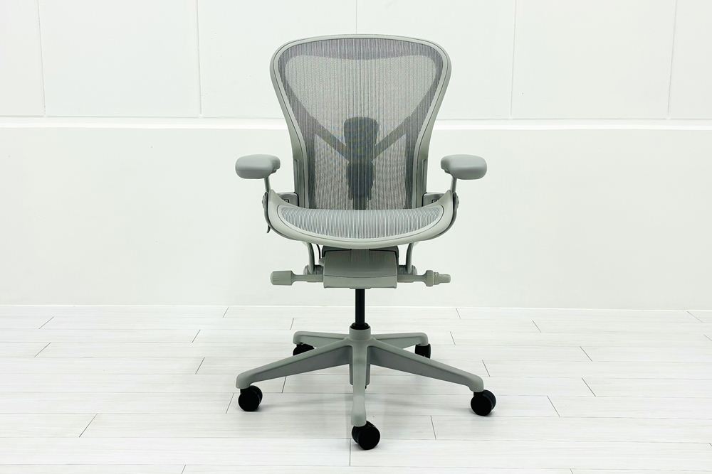 【未開封未使用品】 ハーマンミラー アーロンチェア リマスタード Bサイズ フル装備 中古 Herman Miller Aeron Chair Remastered 中古オフィス家具 ミネラルの画像