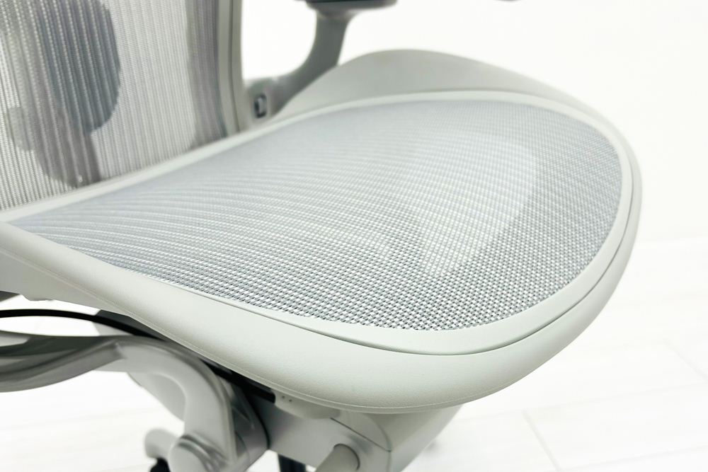 【未開封未使用品】 ハーマンミラー アーロンチェア リマスタード Bサイズ フル装備 中古 Herman Miller Aeron Chair Remastered 中古オフィス家具 ミネラルの画像