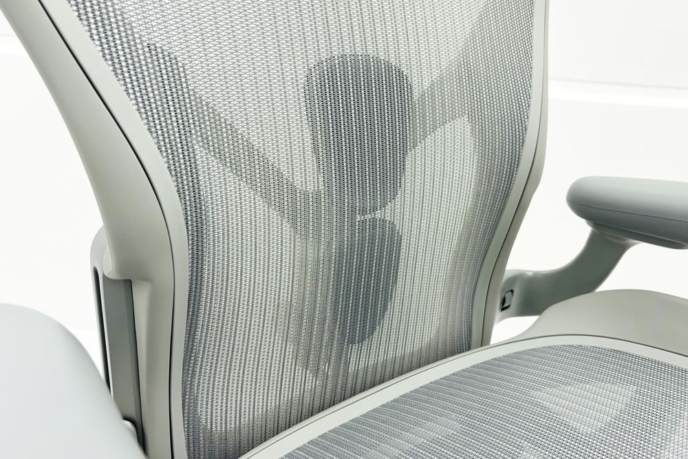 【未開封未使用品】 ハーマンミラー アーロンチェア リマスタード Bサイズ フル装備 中古 Herman Miller Aeron Chair Remastered 中古オフィス家具 ミネラルの画像