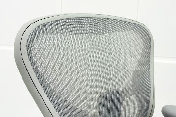 【未開封未使用品】 ハーマンミラー アーロンチェア リマスタード Bサイズ フル装備 中古 Herman Miller Aeron Chair Remastered 中古オフィス家具 ミネラルの画像