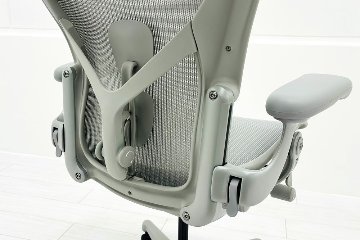 【未開封未使用品】 ハーマンミラー アーロンチェア リマスタード Bサイズ フル装備 中古 Herman Miller Aeron Chair Remastered 中古オフィス家具 ミネラルの画像