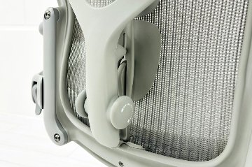 【未開封未使用品】 ハーマンミラー アーロンチェア リマスタード Bサイズ フル装備 中古 Herman Miller Aeron Chair Remastered 中古オフィス家具 ミネラルの画像