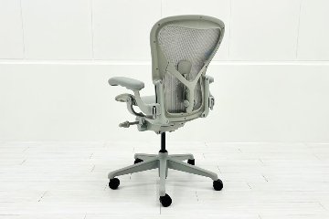 【未開封未使用品】 ハーマンミラー アーロンチェア リマスタード Bサイズ フル装備 中古 Herman Miller Aeron Chair Remastered 中古オフィス家具 ミネラルの画像