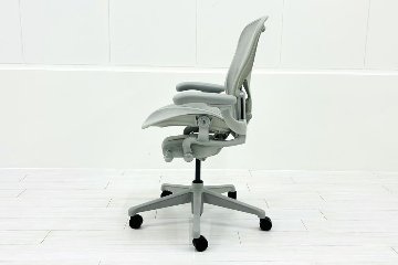【未開封未使用品】 ハーマンミラー アーロンチェア リマスタード Bサイズ フル装備 中古 Herman Miller Aeron Chair Remastered 中古オフィス家具 ミネラルの画像
