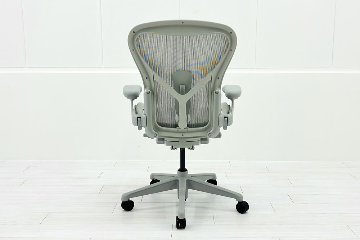 【未開封未使用品】 ハーマンミラー アーロンチェア リマスタード Bサイズ フル装備 中古 Herman Miller Aeron Chair Remastered 中古オフィス家具 ミネラルの画像