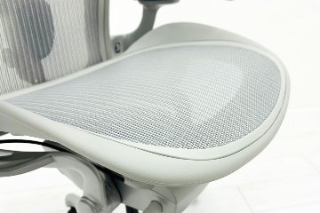 【未開封未使用品】 ハーマンミラー アーロンチェア リマスタード Bサイズ フル装備 中古 Herman Miller Aeron Chair Remastered 中古オフィス家具 ミネラルの画像
