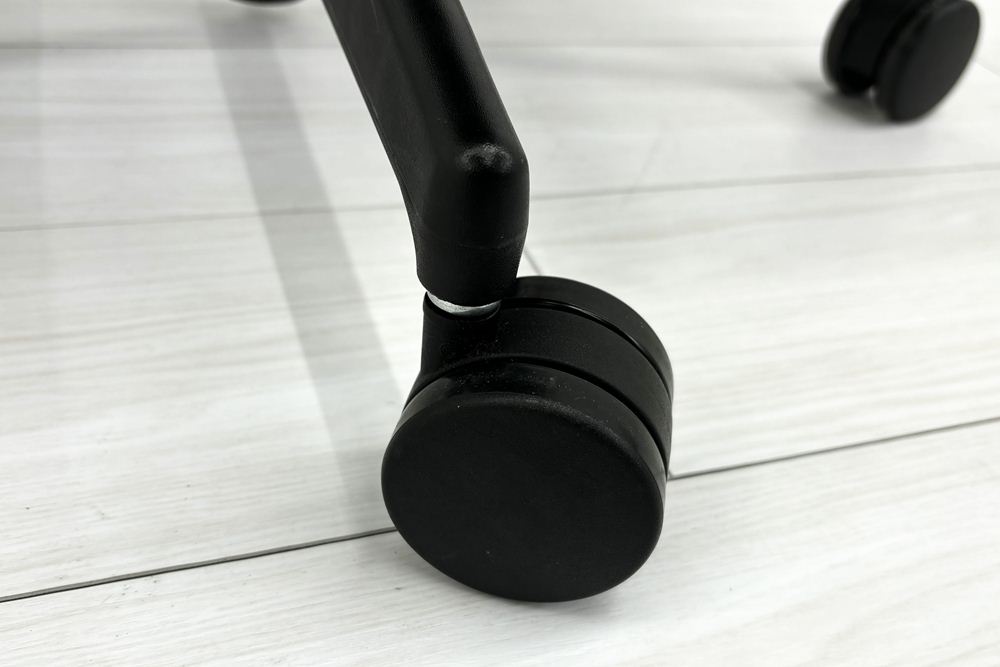 コクヨ プントチェア 中古 ローバック 肘無 KOKUYO クッション 中古オフィス家具 中古オフィスチェア リーフグリーンの画像