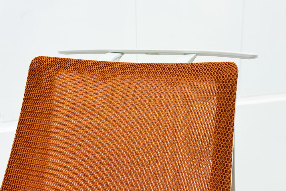 コクヨ デュオラチェア 中古 ハイバック 2016年製 KOKUYO Duora クッション 可動肘 中古オフィス家具 オレンジの画像