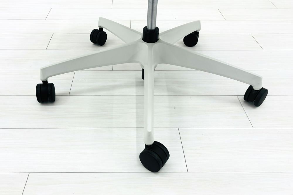 コクヨ デュオラチェア 中古 ハイバック 2016年製 KOKUYO Duora クッション 可動肘 中古オフィス家具 オレンジの画像