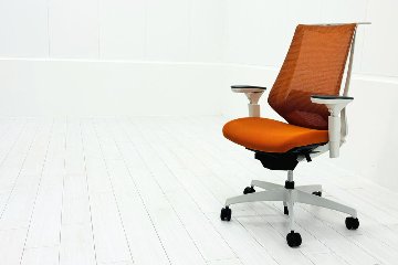 コクヨ デュオラチェア 中古 ハイバック 2016年製 KOKUYO Duora クッション 可動肘 中古オフィス家具 オレンジの画像