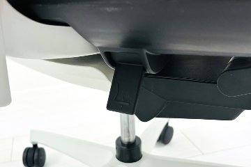 コクヨ デュオラチェア 中古 ハイバック 2016年製 KOKUYO Duora クッション 可動肘 中古オフィス家具 オレンジの画像