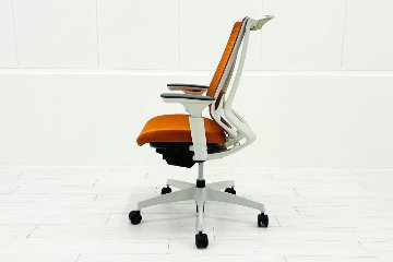 コクヨ デュオラチェア 中古 ハイバック 2016年製 KOKUYO Duora クッション 可動肘 中古オフィス家具 オレンジの画像