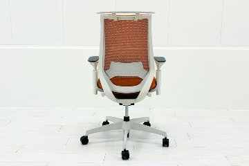 コクヨ デュオラチェア 中古 ハイバック 2016年製 KOKUYO Duora クッション 可動肘 中古オフィス家具 オレンジの画像