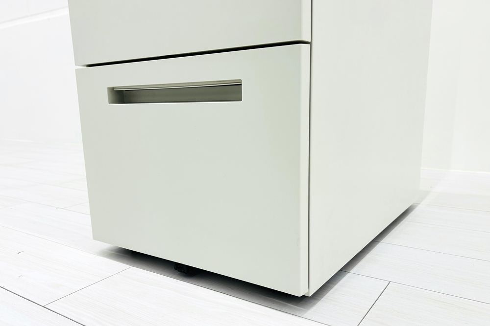 イトーキ CZRワゴン スチールワゴン 3段ワゴン 中古 収納家具 袖机 脇机 ホワイト ワゴン3段 シリンダー錠 400/593/657の画像