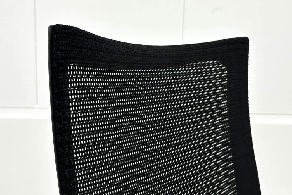 【ポリッシュ脚ピカピカ磨き有！】Baron Chair バロンチェア オカムラ ブラック 中古 固定肘 中古オフィス家具 ハイバックメッシュ 事務椅子 オフィスチェアの画像