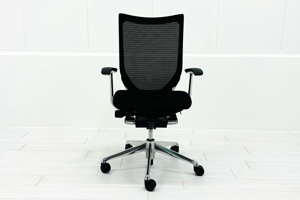【ポリッシュ脚ピカピカ磨き有！】Baron Chair バロンチェア オカムラ ブラック 中古 固定肘 中古オフィス家具 ハイバックメッシュ 事務椅子 オフィスチェアの画像