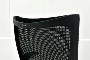 【ポリッシュ脚ピカピカ磨き有！】Baron Chair バロンチェア オカムラ ブラック 中古 固定肘 中古オフィス家具 ハイバックメッシュ 事務椅子 オフィスチェアの画像