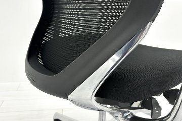 【ポリッシュ脚ピカピカ磨き有！】Baron Chair バロンチェア オカムラ ブラック 中古 固定肘 中古オフィス家具 ハイバックメッシュ 事務椅子 オフィスチェアの画像