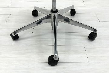 【ポリッシュ脚ピカピカ磨き有！】Baron Chair バロンチェア オカムラ ブラック 中古 固定肘 中古オフィス家具 ハイバックメッシュ 事務椅子 オフィスチェアの画像