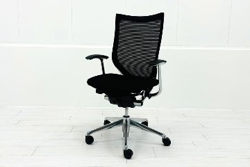 【ポリッシュ脚ピカピカ磨き有！】Baron Chair バロンチェア オカムラ ブラック 中古 固定肘 中古オフィス家具 ハイバックメッシュ 事務椅子 オフィスチェアの画像