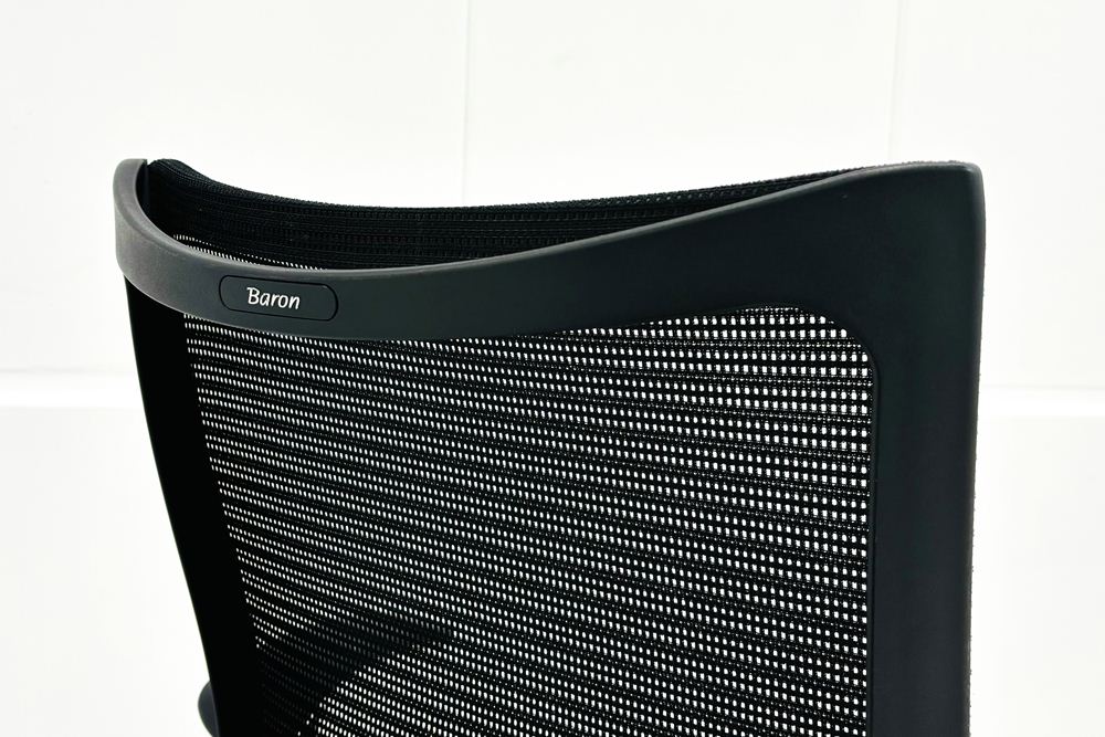 【ポリッシュ脚ピカピカ磨き有！】バロンチェア オカムラ ブラック 中古 Baron Chair 可動肘 中古オフィス家具 ローバックメッシュ 事務椅子 オフィスチェアの画像