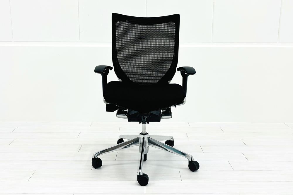 【ポリッシュ脚ピカピカ磨き有！】バロンチェア オカムラ ブラック 中古 Baron Chair 可動肘 中古オフィス家具 ローバックメッシュ 事務椅子 オフィスチェアの画像