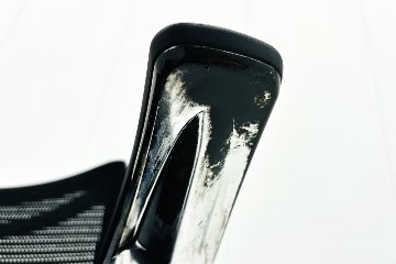 【ポリッシュ脚ピカピカ磨き有！】バロンチェア オカムラ ブラック 中古 Baron Chair 可動肘 中古オフィス家具 ローバックメッシュ 事務椅子 オフィスチェアの画像