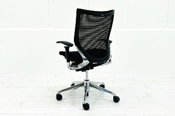 【ポリッシュ脚ピカピカ磨き有！】バロンチェア オカムラ ブラック 中古 Baron Chair 可動肘 中古オフィス家具 ローバックメッシュ 事務椅子 オフィスチェアの画像