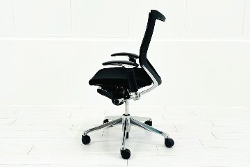 【ポリッシュ脚ピカピカ磨き有！】バロンチェア オカムラ ブラック 中古 Baron Chair 可動肘 中古オフィス家具 ローバックメッシュ 事務椅子 オフィスチェアの画像