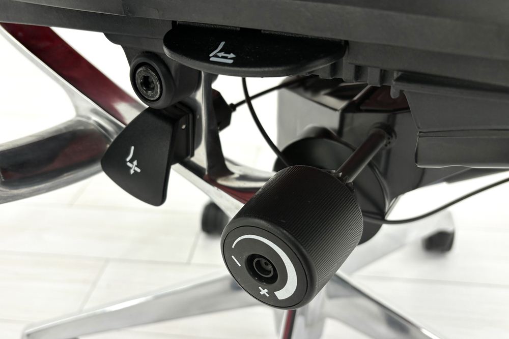 バロンチェア 中古 オカムラ Baron 可動肘 ハイバック 中古オフィス家具 中古オフィスチェア 事務椅子 メッシュチェア レッドの画像