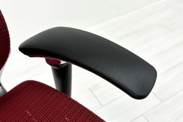 バロンチェア 中古 オカムラ Baron 可動肘 ハイバック 中古オフィス家具 中古オフィスチェア 事務椅子 メッシュチェア レッドの画像