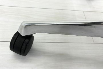 バロンチェア 中古 オカムラ Baron 可動肘 ハイバック 中古オフィス家具 中古オフィスチェア 事務椅子 メッシュチェア レッドの画像