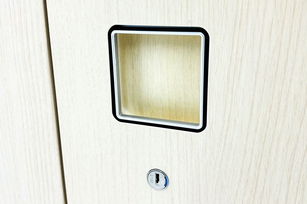 オカムラ レクトライン 2段両開き書庫 中古 スチール書庫 キャビネット 中古オフィス家具 ネオウッドライト 900/450/775 シリンダー錠の画像