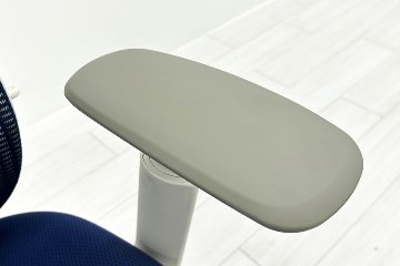 【ポリッシュ脚ピカピカ磨き有！】オカムラ シルフィーチェア 中古 2020年製 ハイバック 可動肘 OKAMURA Sylphy クッション 中古オフィス家具 C685BW-FMP3 ミディアムブルーの画像