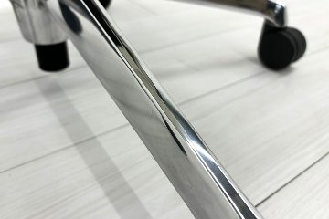 【ポリッシュ脚ピカピカ磨き有！】オカムラ シルフィーチェア 中古 2020年製 ハイバック 可動肘 OKAMURA Sylphy クッション 中古オフィス家具 C685BW-FMP3 ミディアムブルーの画像