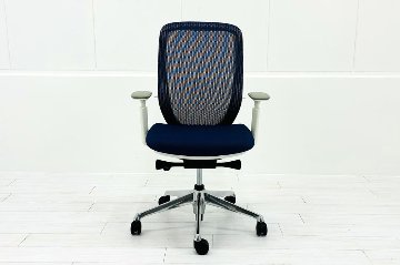 【ポリッシュ脚ピカピカ磨き有！】オカムラ シルフィーチェア 中古 2020年製 ハイバック 可動肘 OKAMURA Sylphy クッション 中古オフィス家具 C685BW-FMP3 ミディアムブルーの画像