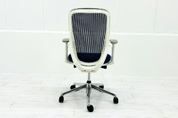 【ポリッシュ脚ピカピカ磨き有！】オカムラ シルフィーチェア 中古 2020年製 ハイバック 可動肘 OKAMURA Sylphy クッション 中古オフィス家具 C685BW-FMP3 ミディアムブルーの画像